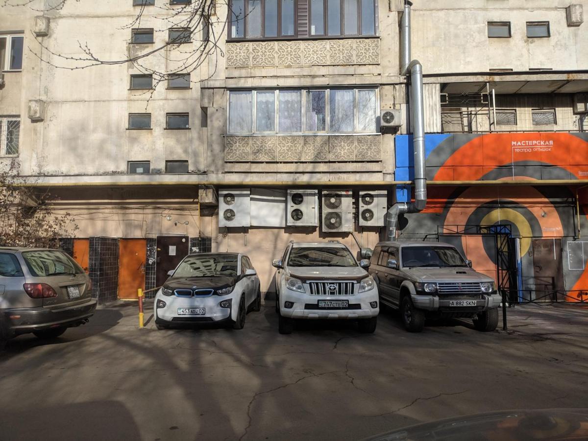 Apartment комфортабельная квартирка на арбате Almaty